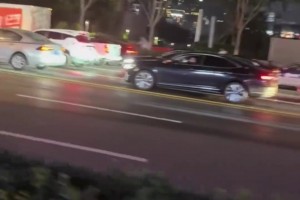 山東泰山vs北京國安賽后，濟(jì)南街上魯A車主炫了一波技能