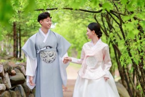 神仙眷侶！高準翼夫妻朝鮮族婚紗照幸福甜蜜