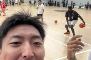 起猛了！詹姆斯在你旁邊練運球是什么感覺？