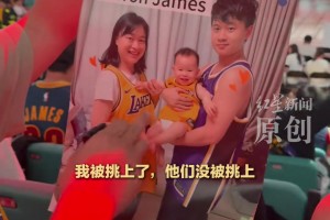 詹姆斯閃現(xiàn)成都氣氛火爆與粉絲冒雨互動廣東粉絲帶全家福千里奔現(xiàn)