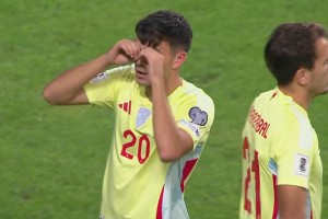 太絲滑了！佩德里接球晃開防守冷靜兜射破門！