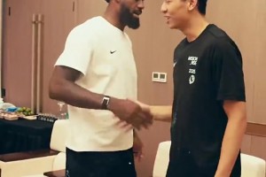 崔永熙調(diào)侃詹姆斯：老詹，再來(lái)五年！老詹聽后搖了搖頭：NO！