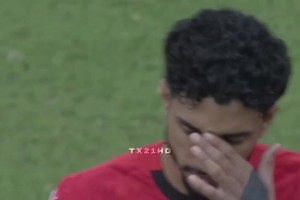 傷退！馬爾穆什在對陣布基納法索時膝蓋受傷瞬間！