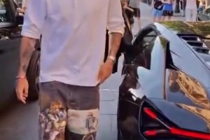 索博斯洛伊駕超跑出街，不得不說這車和人一樣帥