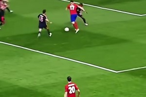 一球成名！巔峰薩烏爾一條龍連過4人攻破拜仁！