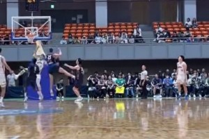 轉會后首次代表上海比賽！張鎮(zhèn)麟這隔扣，差點就砸進去了??！