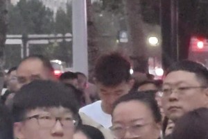 在東北，你就是孫銘徽，你也得排隊(duì)接孩子放學(xué)
