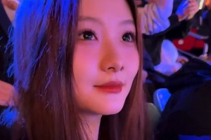 想當(dāng)虎王的女婿！虎王孫軍的女兒現(xiàn)場(chǎng)看老爸打球 顏值太高了吧~