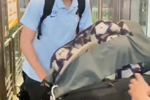 這才是真愛！申花球迷機場接機，并為斯盧茨基獻花