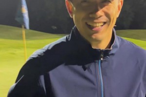 牛啊！趙繼偉打高爾夫球直接一桿進(jìn)洞 引發(fā)一陣驚呼~
