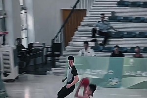 1米8的小學生跟同齡人打籃球簡直是降維打擊