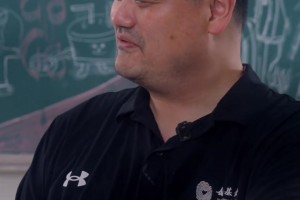 吧友們還記得2002年姚明新秀賽季的那支火箭陣容嗎？