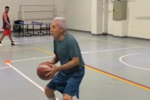參加明年NBA選秀？71歲老頭能做到如此真不容易