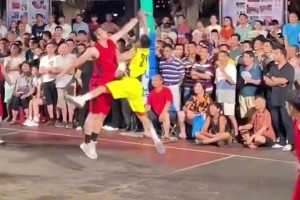 第一次看到有人在實(shí)戰(zhàn)中把克勞福德的招牌動作復(fù)制一遍