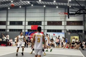 前廣東球員張明池現(xiàn)身野球場 身材略顯發(fā)福空籃放丟