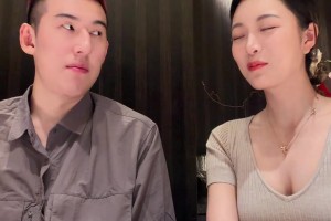 大秀恩愛??付豪跟妻子挑戰(zhàn)同時(shí)睜眼不能笑失敗~