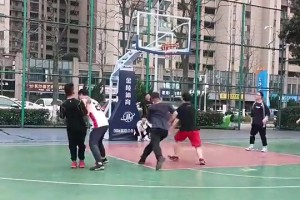 會中投在野球場真的很吃香！40歲大叔直接連中4球帶走比賽！