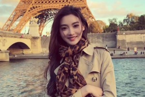 想跟誰一塊哈？美女主播金佳悅：怎么變成一個(gè)人去巴黎~