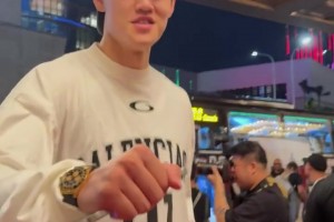 落地啦！曾凡博隨籃網(wǎng)隊(duì)回到中國澳門，備戰(zhàn)NBA中國賽~
