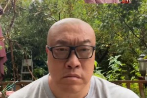 馬?。汉?！昨天就說(shuō)了詹姆斯不會(huì)退役！氣氛烘托起來(lái)居然是帶貨！
